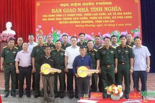 Học viện Quốc phòng bàn giao 2 'Nhà tình nghĩa' tặng người dân Mường Khương, Lào Cai