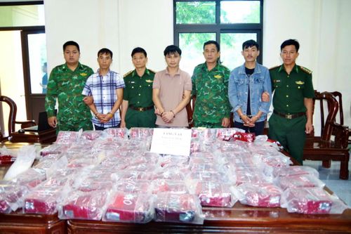 'Lá chắn thép' nơi cửa khẩu quốc tế Cầu Treo