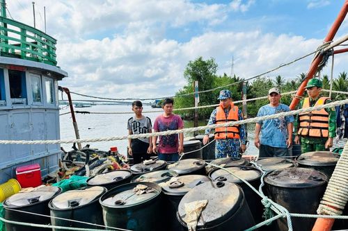 Nỗ lực ngăn chặn buôn lậu xăng dầu trái phép trên vùng biển Tây Nam