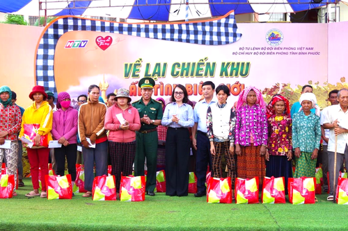 Thắt chặt tình quân dân nơi biên viễn