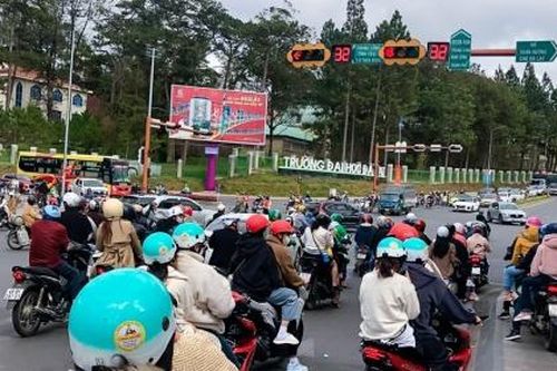 Đề xuất mới về vượt đèn vàng trong dự thảo Luật Trật tự ATGT