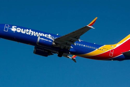 Boeing 737 của Mỹ suýt lao xuống biển do 'sơ ý' của cơ phó