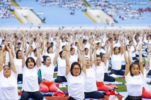 Hàng chục ngàn người tham dự Ngày Quốc tế yoga lần thứ 10 tại Việt Nam