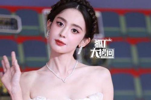Mỹ nhân Tân Cương bị chê da bọc xương