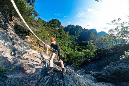 Thung lũng xanh ở Lạng Sơn, khách mê mẩn thám hiểm hang động, chinh phục độ cao