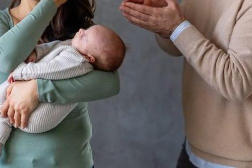 Chuyên gia nói gì về việc chồng không được ly hôn khi vợ mang thai dù là với người khác?