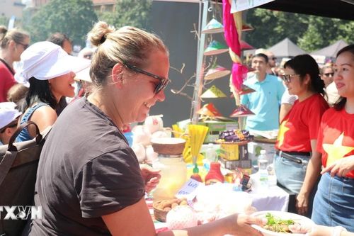 Món ăn truyền thống Việt Nam được du khách ưa chuộng tại hội chợ ASEAN