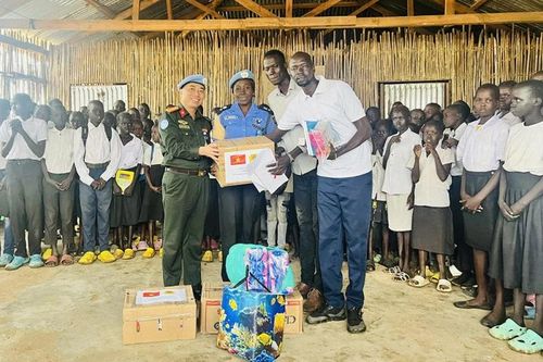 Lực lượng công an Việt Nam chung tay hỗ trợ trẻ em Nam Sudan