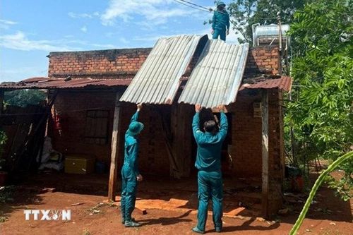 Bình Phước hỗ trợ kịp thời cho người dân bị thiệt hại do mưa dông, lốc xoáy
