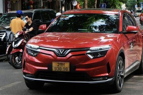 Chính phủ chỉ đạo hỗ trợ chuyển đổi taxi sang xe điện sau tọa đàm của Báo Giao thông