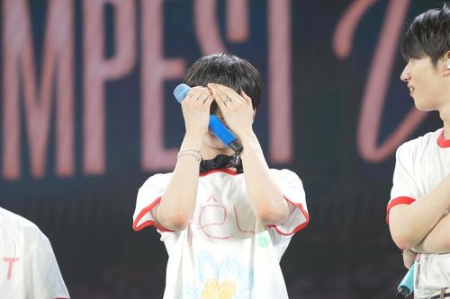 Hanbin Ngô Ngọc Hưng (TEMPEST) bật khóc tại concert đầu tiên ở quê nhà