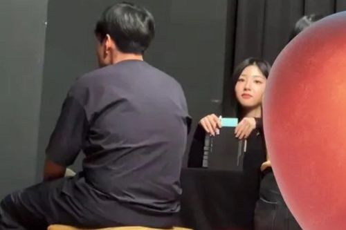 Nữ ca sĩ bị fan tẩy chay và phớt lờ tại buổi ký tặng, lý do gây tranh cãi