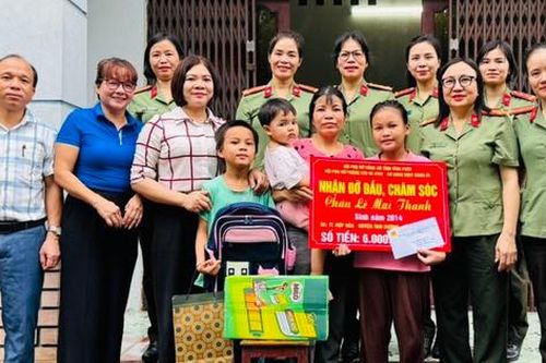 Phụ nữ Công an Vĩnh Phúc tiếp tục lan tỏa chương trình mẹ đỡ đầu