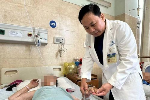 Phẫu thuật thay khớp thành công cho cụ bà 100 tuổi