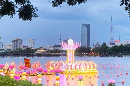 Từ Festival Huế 2024, nghĩ về không gian lễ hội sông Hương