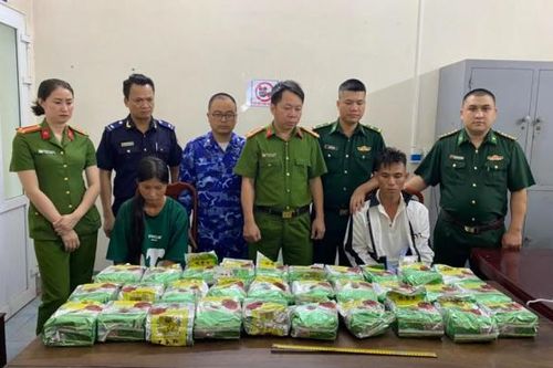 Bắt đôi vợ chồng vận chuyển 30kg ma túy đá