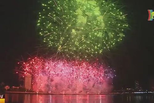 Lễ hội pháo hoa Đà Nẵng: Đội Hoa Kỳ tạo bất ngờ