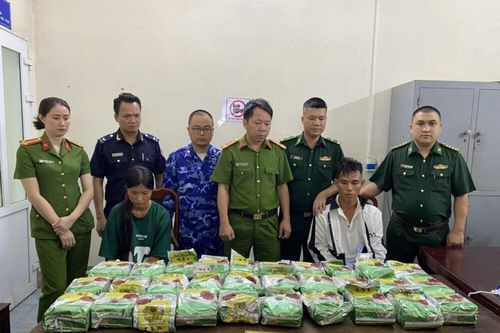 Cặp vợ chồng vận chuyển 30kg ma túy qua biên giới để lấy 200 triệu tiền công