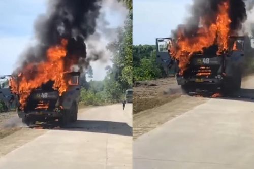 Xe tải chở vật liệu xây cao tốc bốc cháy khi đang chạy trên đường