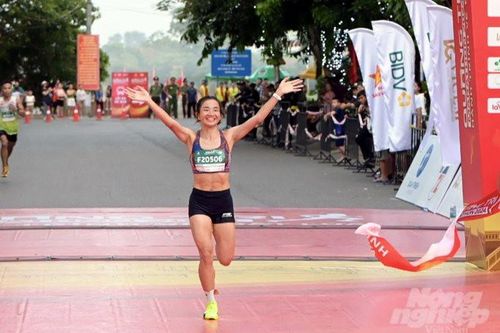 Các tuyển thủ quốc gia tỏa sáng ở giải Quảng Trị Marathon 2024