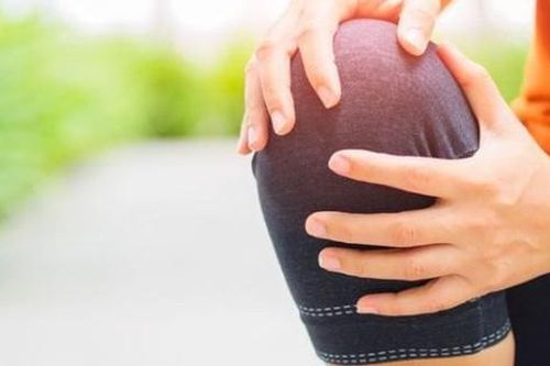 Cách giảm đau đầu gối khi đi bộ, chạy bộ