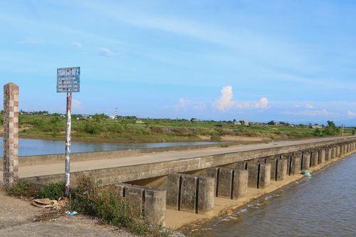 Điều tiết nước sản xuất mùa vụ: 2 địa phương tìm 'tiếng nói chung'