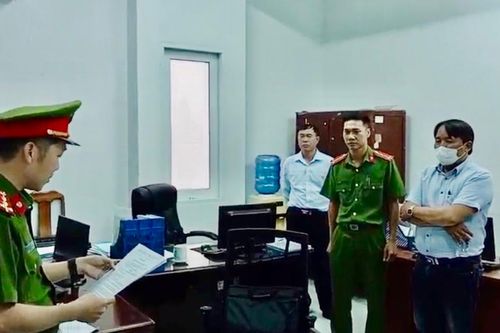 Sóc Trăng: bắt nguyên Giám đốc chi nhánh Văn phòng đăng ký đất đai