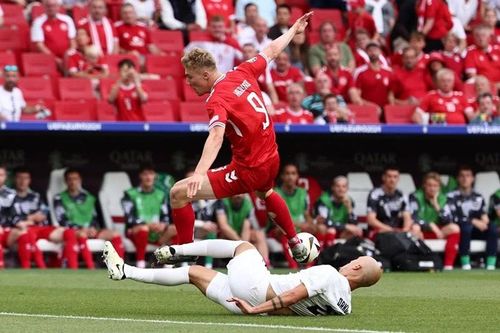 Eriksen lập công nhưng Đan Mạch vẫn đánh rơi điểm số