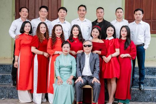 Sinh 7 người con gái, ông bố mù được các con xây nhà cho
