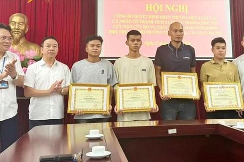 Những người hùng giữa đời thường - Bài 1: Mình trần, chân đất cứu người