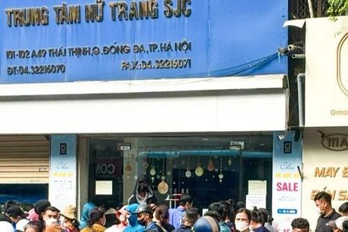 SJC bất ngờ đóng cửa, khách mua vàng miếng lẫn nữ trang cùng ngậm ngùi ra về