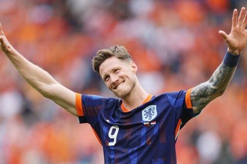 Fan MU gửi ngàn lời yêu cho người hùng tuyển Hà Lan