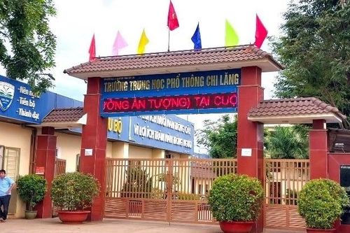 19 học sinh lớp 12 đang ôn thi tốt nghiệp bất ngờ phải nhập viện
