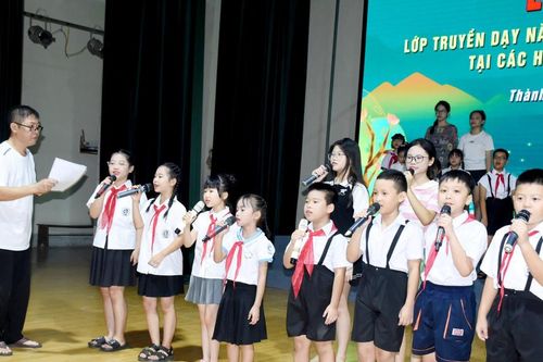 Nghệ An truyền dạy dân ca ví, giặm cho học sinh có năng khiếu trong cộng đồng