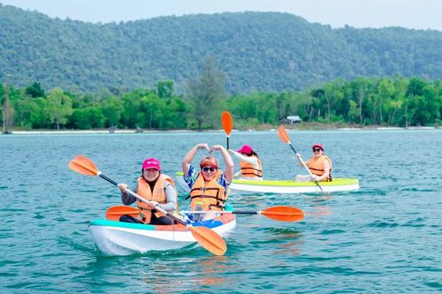 'Giải nhiệt mùa Hè': 80% du khách Việt Nam chọn lên rừng, xuống biển