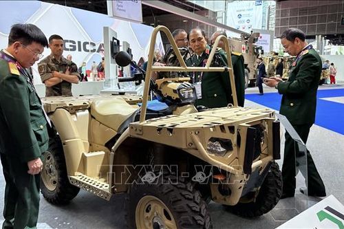Pháp khai mạc Triển lãm vũ khí quân sự Eurosatory