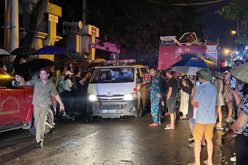 Vụ cháy ở Định Công Hạ: 'Thấy bàn tay vẫy cầu cứu và đèn pin soi ra từ tầng 6'