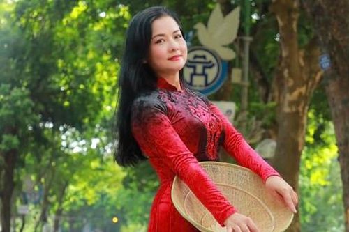 NSND Thu Quế tiết lộ bí quyết mặc áo dài đẹp