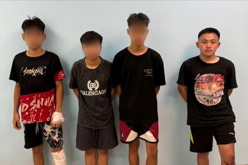 Khởi tố vụ án nhóm 'đánh võng' trên cầu Nhật Tân