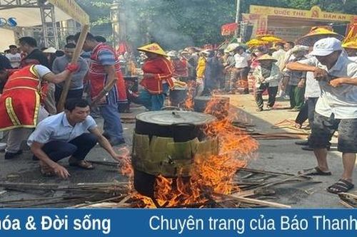 Cận cảnh làm bánh giầy tại Lễ hội Bánh chưng - bánh giầy TP Sầm Sơn