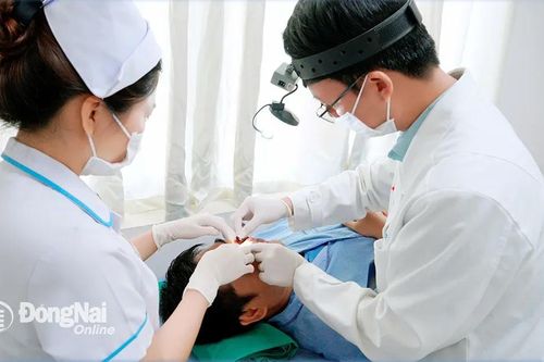 Hoại tử sụn mũi vì nặn mụn bằng tay