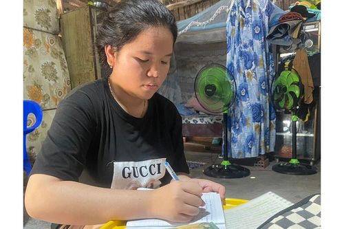 Ksor H'Thiên Kim: Cô học trò Jrai đam mê văn học