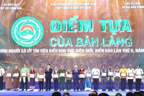 Gia Lai: 6 người có uy tín tiêu biểu được tôn vinh 'Điểm tựa của bản làng'