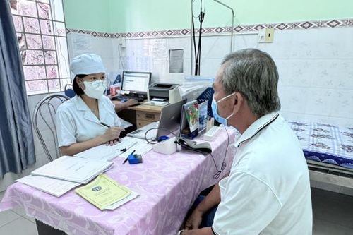 Nỗi niềm 'người gác cổng' chăm sóc sức khỏe