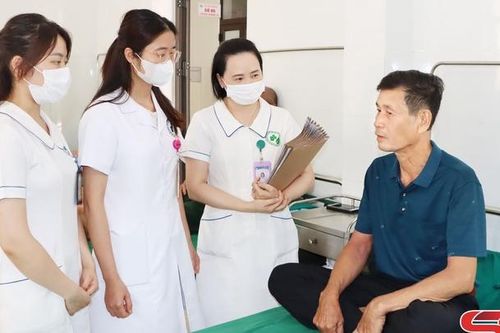 Chăm sóc tốt sức khỏe nhân dân