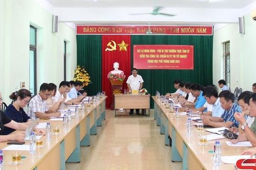 Đồng chí Phó Bí thư Thường trực Tỉnh ủy kiểm tra công tác chuẩn bị Kỳ thi tốt nghiệp THPT tại huyện Quỳnh Nhai