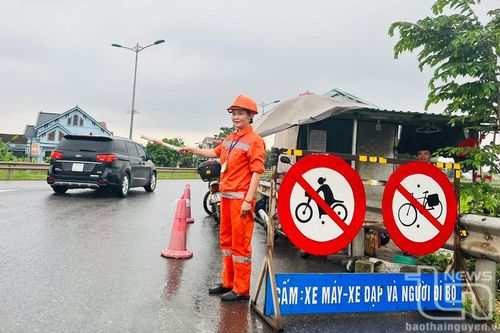 Nỗi niềm của những người gác cao tốc