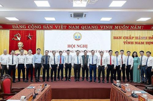 Nam Định: Trao Giấy chứng nhận đăng ký đầu tư cho dự án trên 100 triệu USD