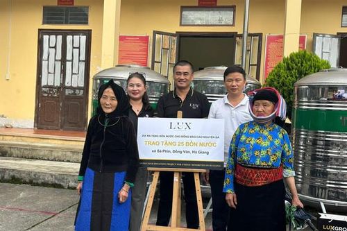 LuxGroup tặng 25 bồn chứa nước cho người dân Hà Giang