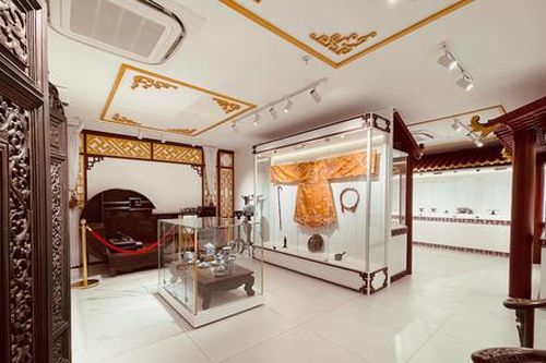 Ra mắt bảo tàng tư nhân đầu tiên lưu trữ cổ vật triều Nguyễn và trang sức 54 dân tộc Việt Nam